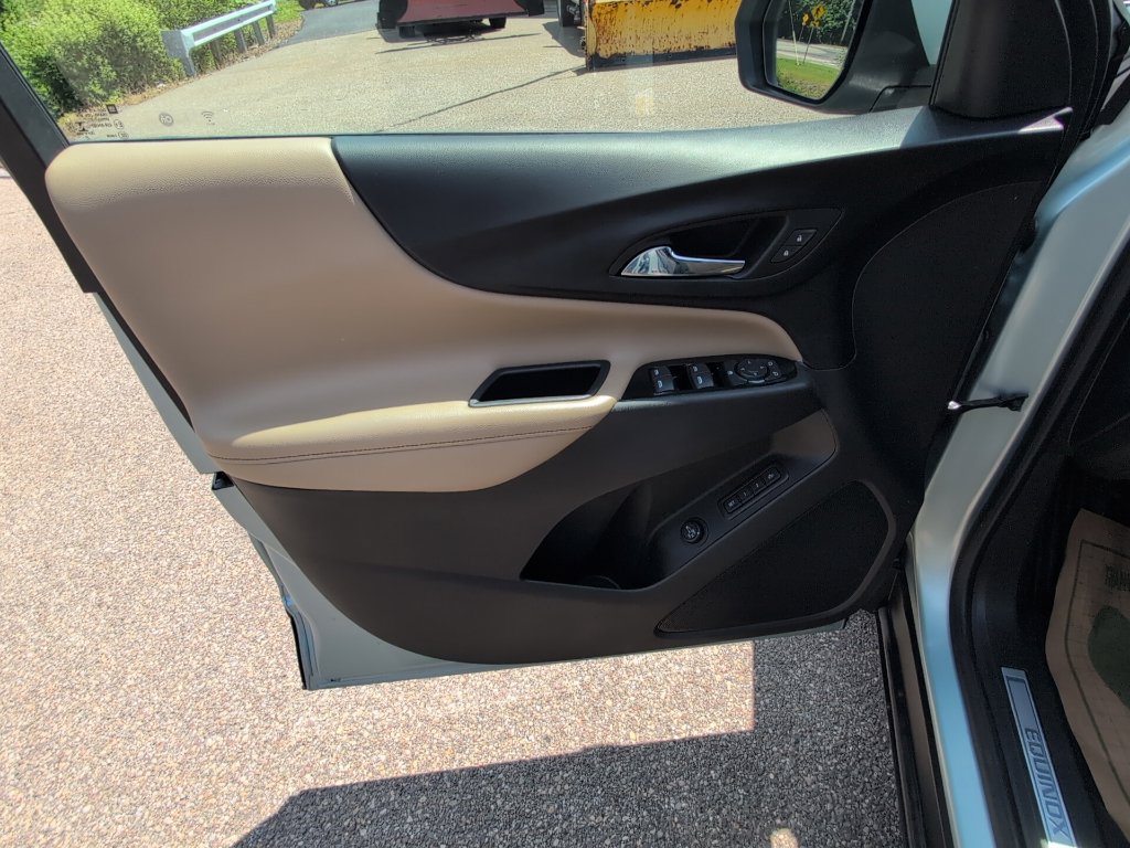Used 2022 Chevrolet Equinox Premier AWD/4WD image 17