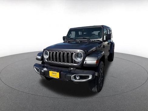 Used 2025 Jeep Wrangler Unlimited Sahara AWD/4WD image 7