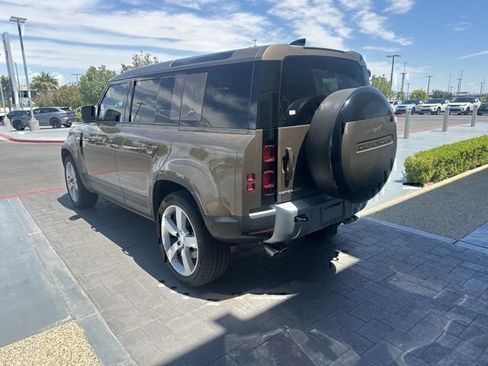Used 2024 Land Rover Defender 110 SE AWD/4WD image 7