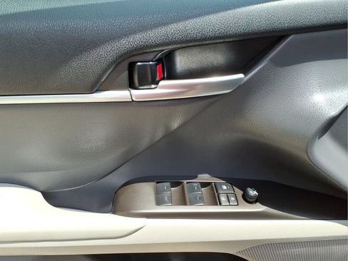 Used 2023 Toyota Camry LE FWD image 11