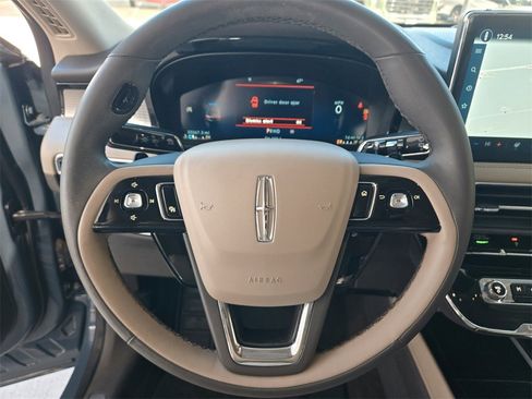 Used 2023 Lincoln Corsair Standard w/ Equipment Group 101A image 14