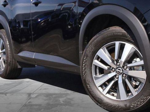 Used 2025 Nissan Pathfinder SL image 3