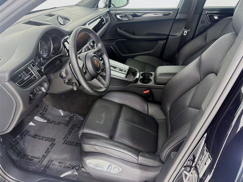 Used 2025 Porsche Macan AWD/4WD image 4