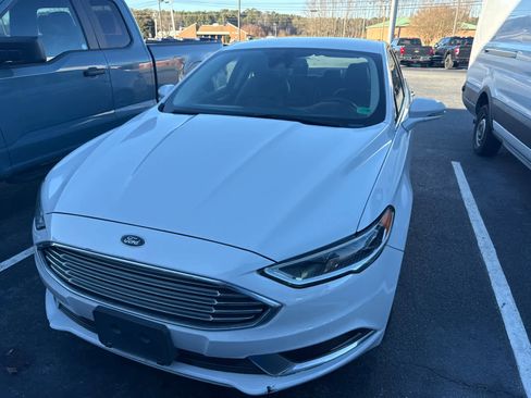 Used 2018 Ford Fusion SE w/ Equipment Group 602A image 9