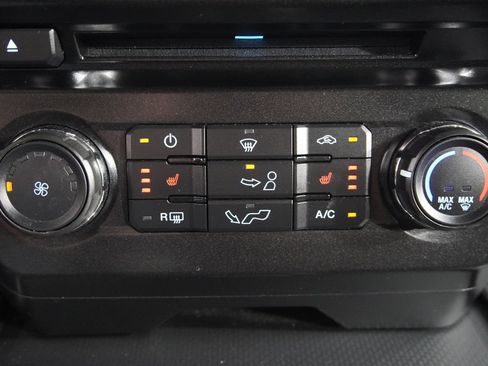 Used 2015 Ford F150 XLT w/ Equipment Group 302A Luxury AWD/4WD image 22