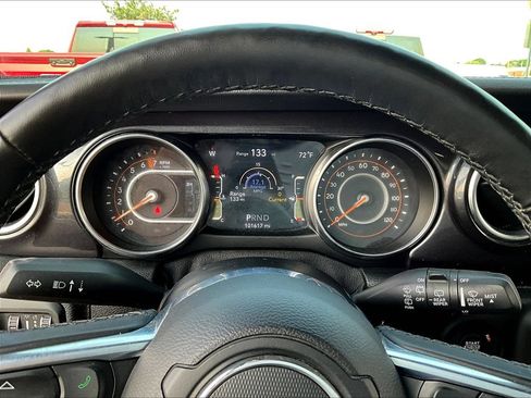 Used 2021 Jeep Wrangler Unlimited Sahara AWD/4WD image 15