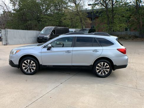 Used 2016 Subaru Outback 2.5i Limited AWD/4WD image 2