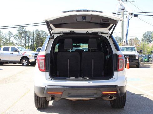 Used 2015 Ford Explorer XLT w/ Equipment Group 202A image 9