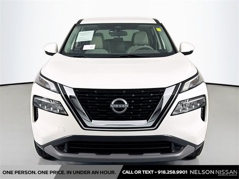 Used 2022 Nissan Rogue SV image 2