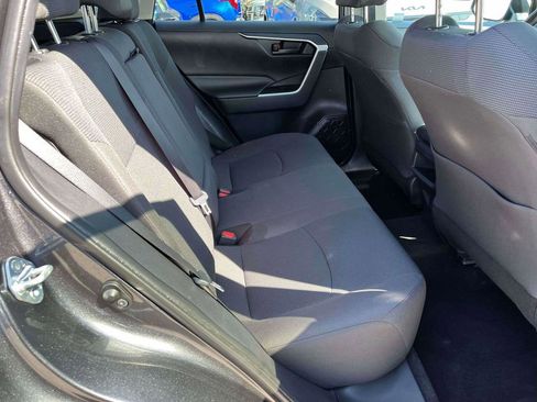 Used 2021 Toyota RAV4 LE FWD image 9