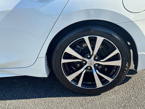 Used 2017 Nissan Maxima Platinum image 19