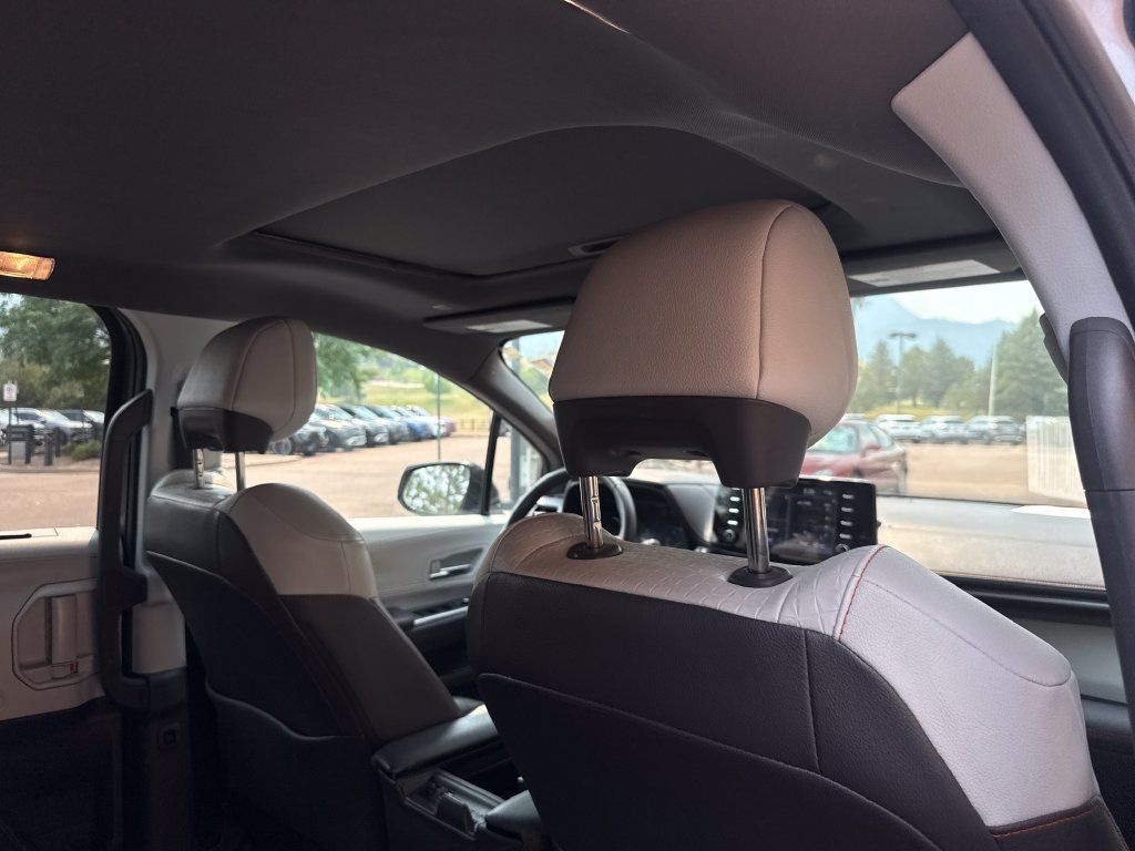 Used 2022 Toyota Sienna XSE w/ XSE Plus Package FWD image 25