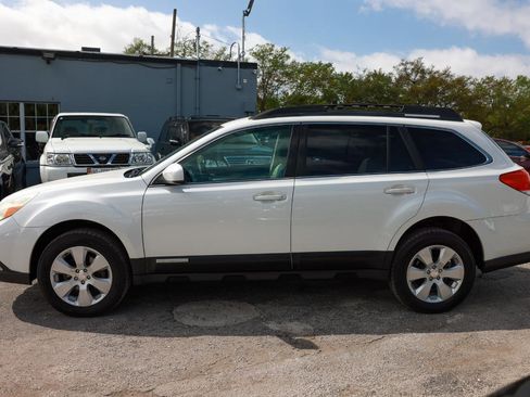 Used 2011 Subaru Outback 2.5i Premium w/ Popular Equipment Group 1B image 3