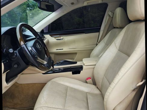 Used 2015 Lexus ES 350 w/ Luxury Package FWD image 11