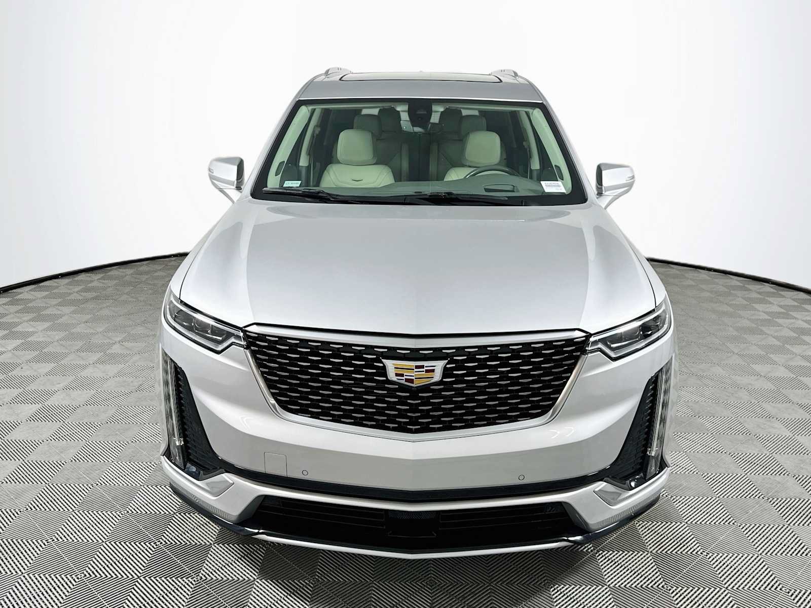 Used 2020 Cadillac XT6 Premium Luxury FWD image 2