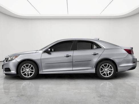 Used 2016 Chevrolet Malibu LT w/ Power Convenience Package FWD image 4