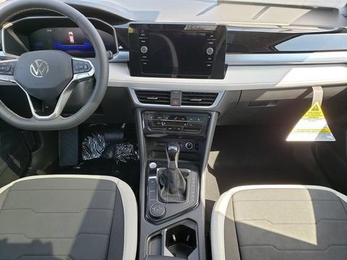New 2026 Volkswagen Taos SE AWD/4WD image 9