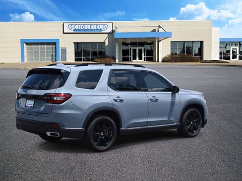 Used 2025 Honda Pilot Black Edition image 3