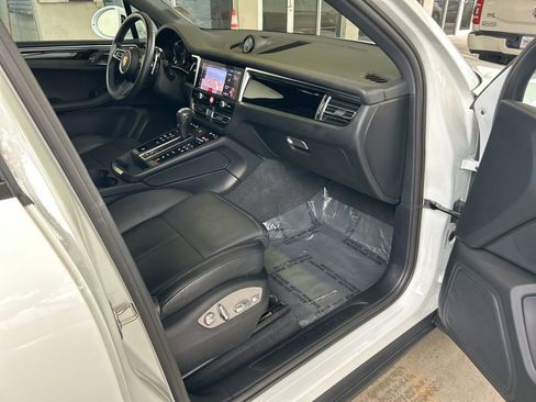 Used 2024 Porsche Macan image 23