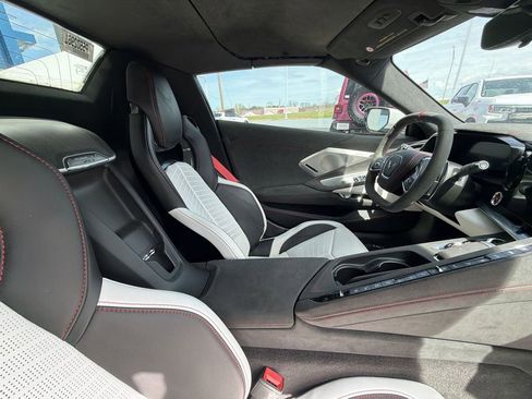 Used 2023 Chevrolet Corvette Stingray Premium Conv w/ Z51 Performance Package RWD image 15