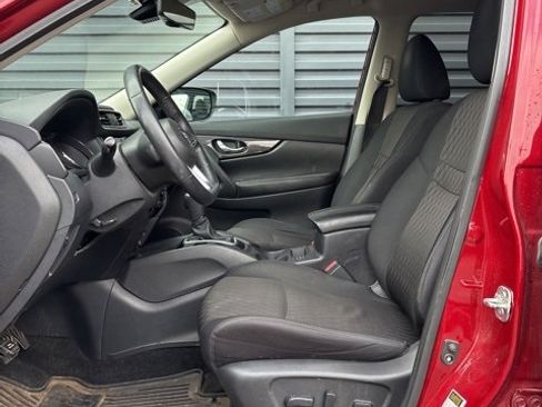 Certified 2019 Nissan Rogue SV image 5