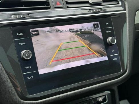 Used 2019 Volkswagen Tiguan SE w/ Panoramic Sunroof Package image 24