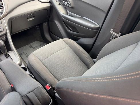 Used 2022 Chevrolet Trax LS w/ Tint and Cruise Package image 15