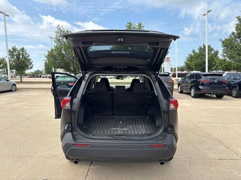 Used 2021 Toyota RAV4 LE AWD/4WD image 25