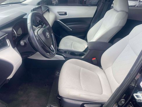 Used 2022 Toyota Corolla Cross LE image 5