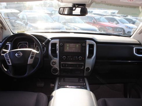 Used 2019 Nissan Titan SV w/ SV Convenience Package image 33