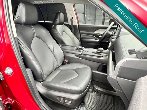 Used 2025 Toyota Grand Highlander AWD image 8
