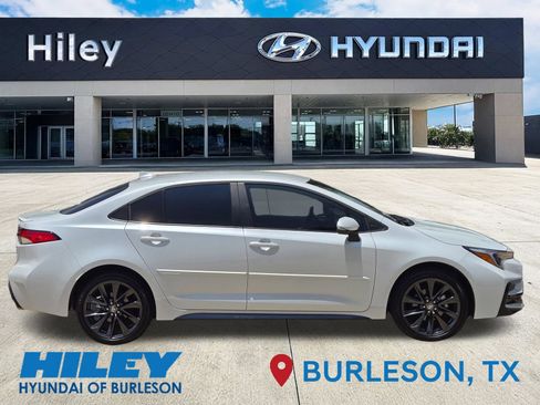 Used 2026 Toyota Corolla SE FWD image 3