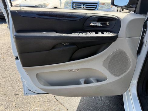 Used 2015 Dodge Grand Caravan SXT w/ Security Group image 15