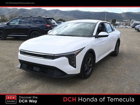 Used 2025 Kia K4 LXS image 1