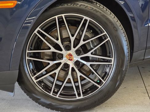 New 2026 Porsche Cayenne Coupe AWD/4WD image 23