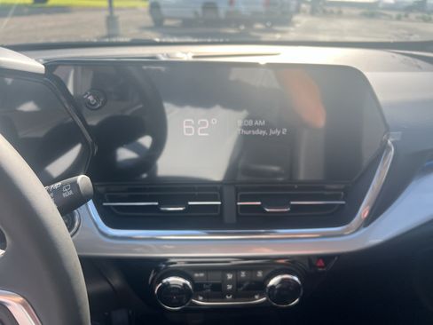 New 2026 Chevrolet Trax LT w/ LT Convenience Package FWD image 15