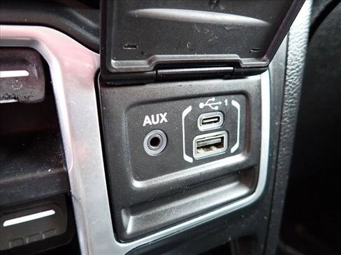 Used 2018 Jeep Wrangler Unlimited Sahara AWD/4WD image 18