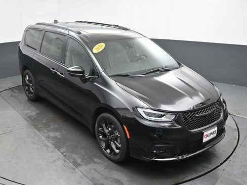 New 2026 Chrysler Pacifica Limited w/ S Appearance Package AWD/4WD image 33