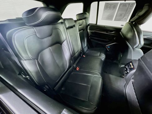 Used 2023 Jeep Grand Cherokee Overland w/ Adv Protech Group III AWD/4WD image 27