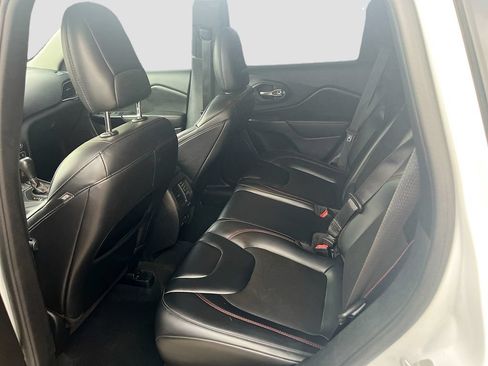 Used 2020 Jeep Cherokee Trailhawk AWD/4WD image 23