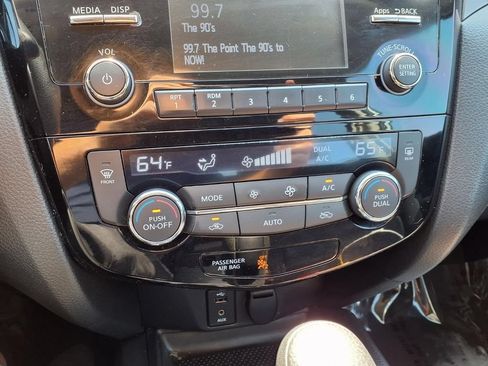 Used 2015 Nissan Rogue SV AWD/4WD image 9