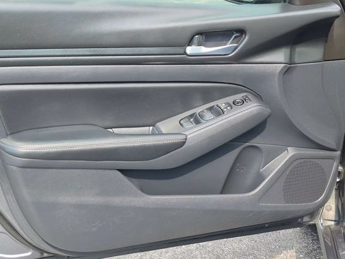 Used 2025 Nissan Altima 2.5 SV FWD image 10