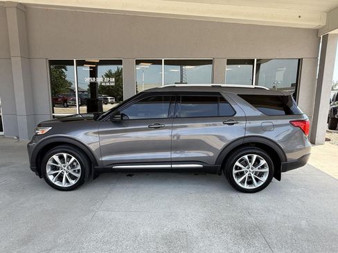 Used 2021 Ford Explorer Platinum AWD/4WD image 2