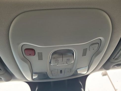 Used 2021 Jeep Renegade Latitude w/ Sun & Sound Group image 22