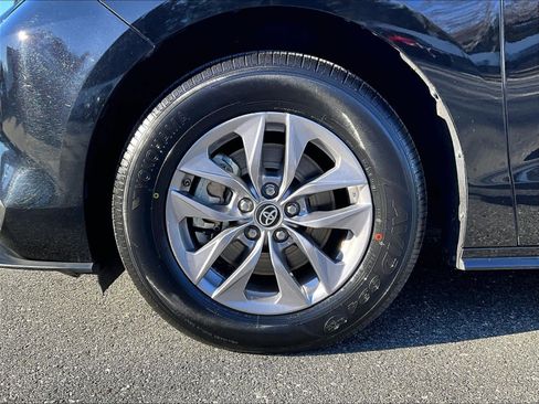 Used 2024 Toyota Sienna LE image 7