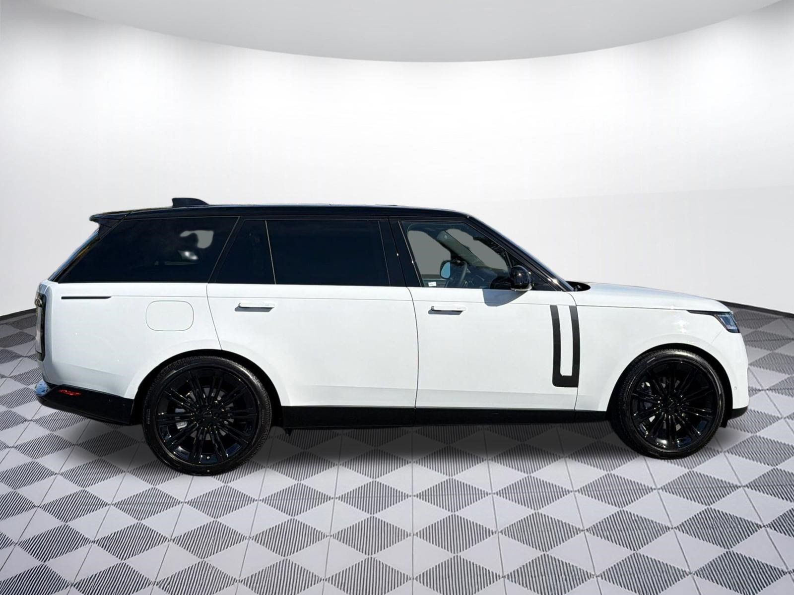New 2026 Land Rover Range Rover Long Wheelbase SE AWD/4WD image 8