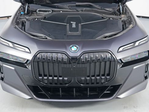 Used 2023 BMW i7 xDrive60 w/ Parking Assistance Package image 8