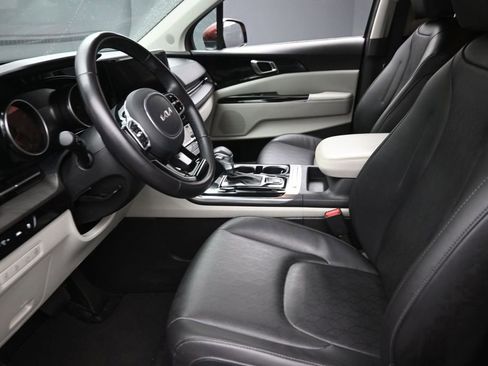 Used 2022 Kia Carnival EX FWD image 17