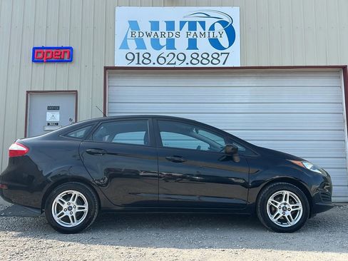 Used 2017 Ford Fiesta SE image 14