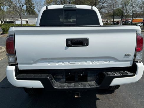 Used 2020 Toyota Tacoma TRD Sport image 4